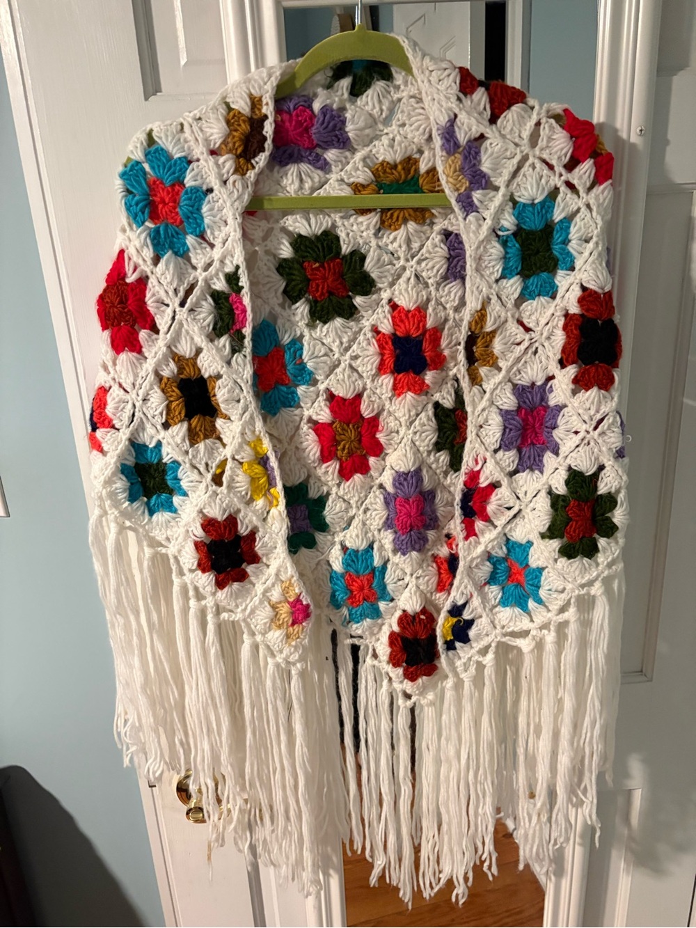 Vintage 70’s Handmade White Crochet Granny Square Fringe Shawl - NWT 😎